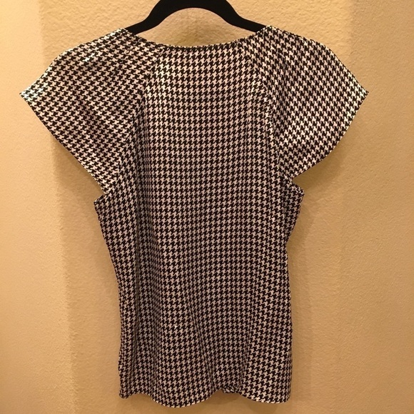 BANANA REPUBLIC Women Black & White 100% Silk Top Size Small - Picture 6 of 8